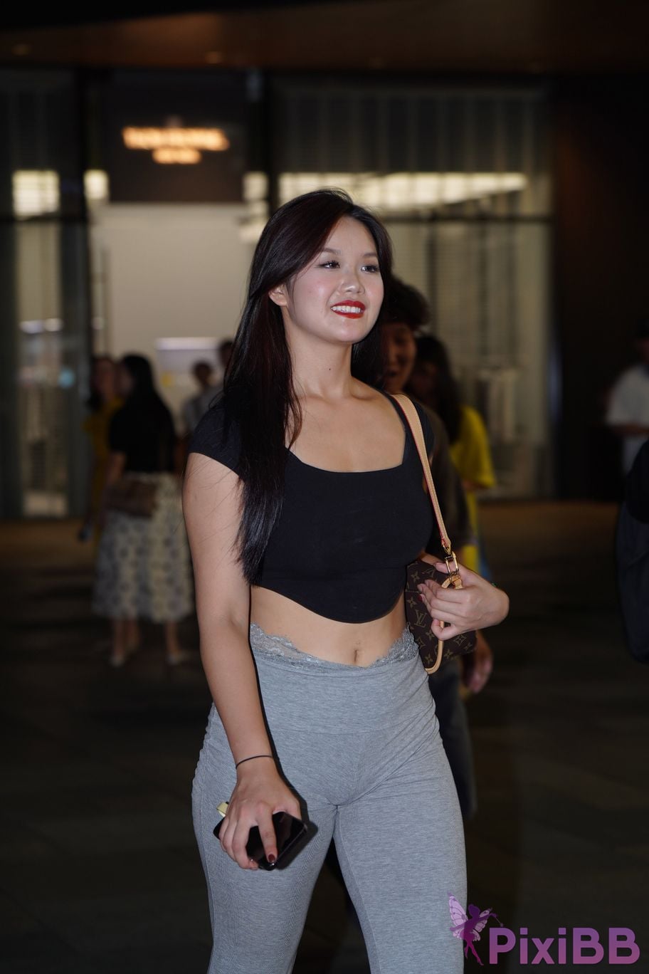 Featured Street Photography Works No.5435 Plump and attractive young woman PixiBB.COM 039