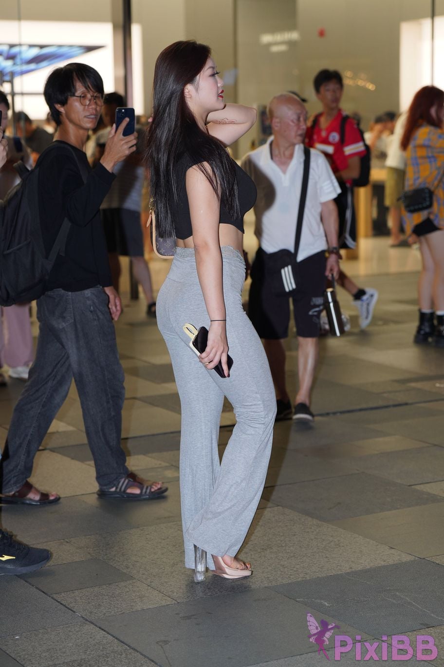 Featured Street Photography Works No.5435 Plump and attractive young woman PixiBB.COM 050