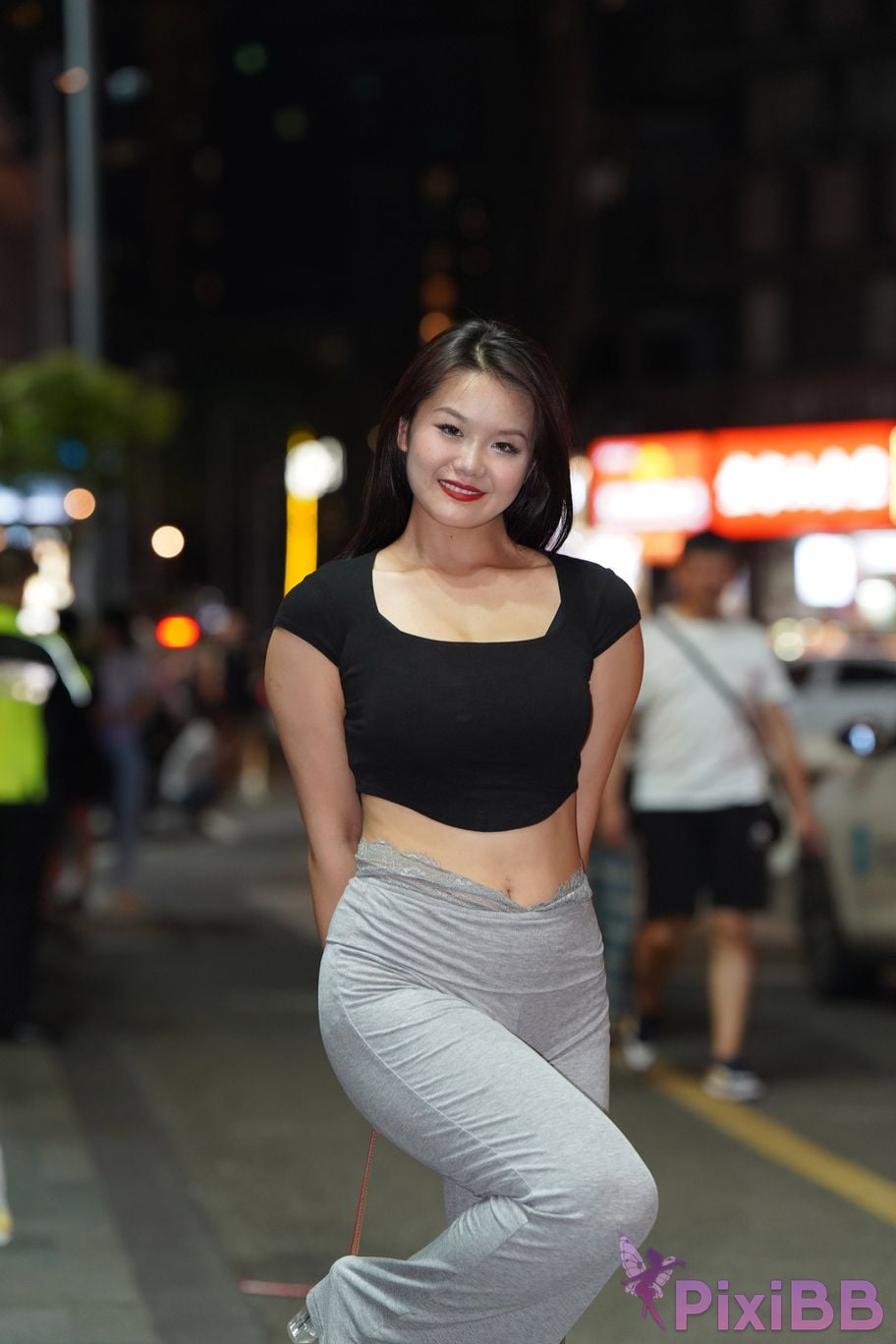 Featured Street Photography Works No.5435 Plump and attractive young woman PixiBB.COM 072