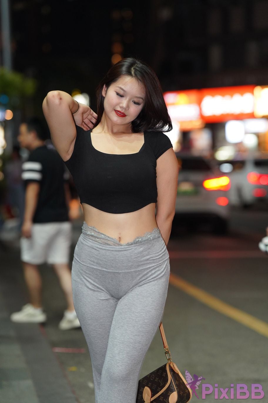 Featured Street Photography Works No.5435 Plump and attractive young woman PixiBB.COM 086