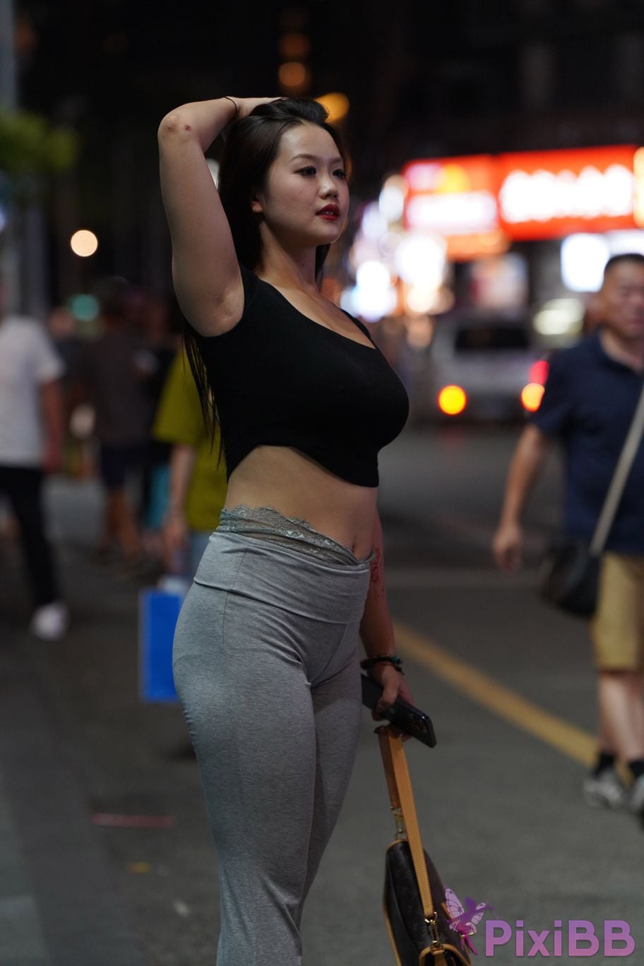 Featured Street Photography Works No.5435 Plump and attractive young woman PixiBB.COM 108