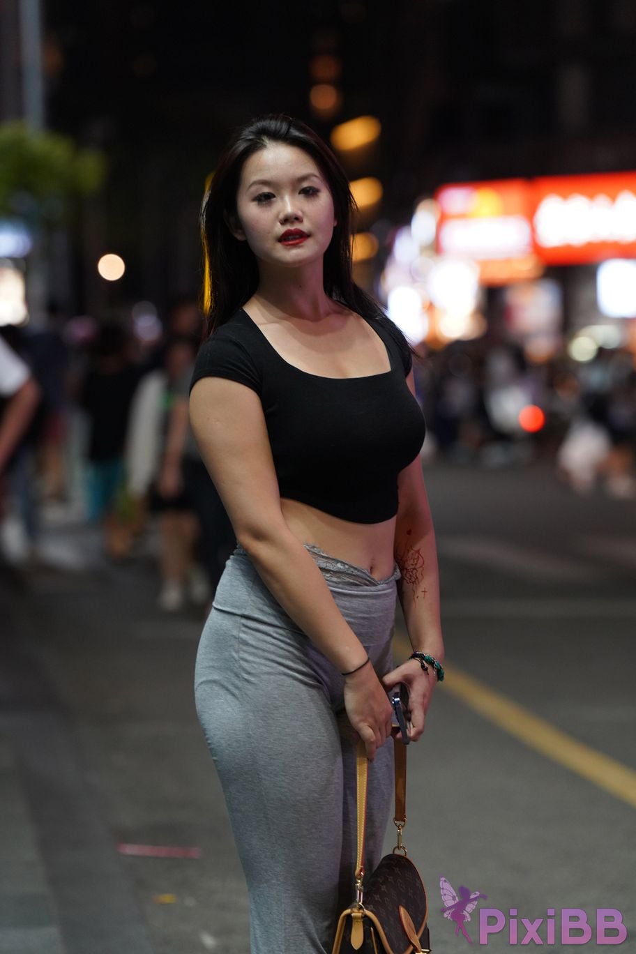 Featured Street Photography Works No.5435 Plump and attractive young woman PixiBB.COM 111