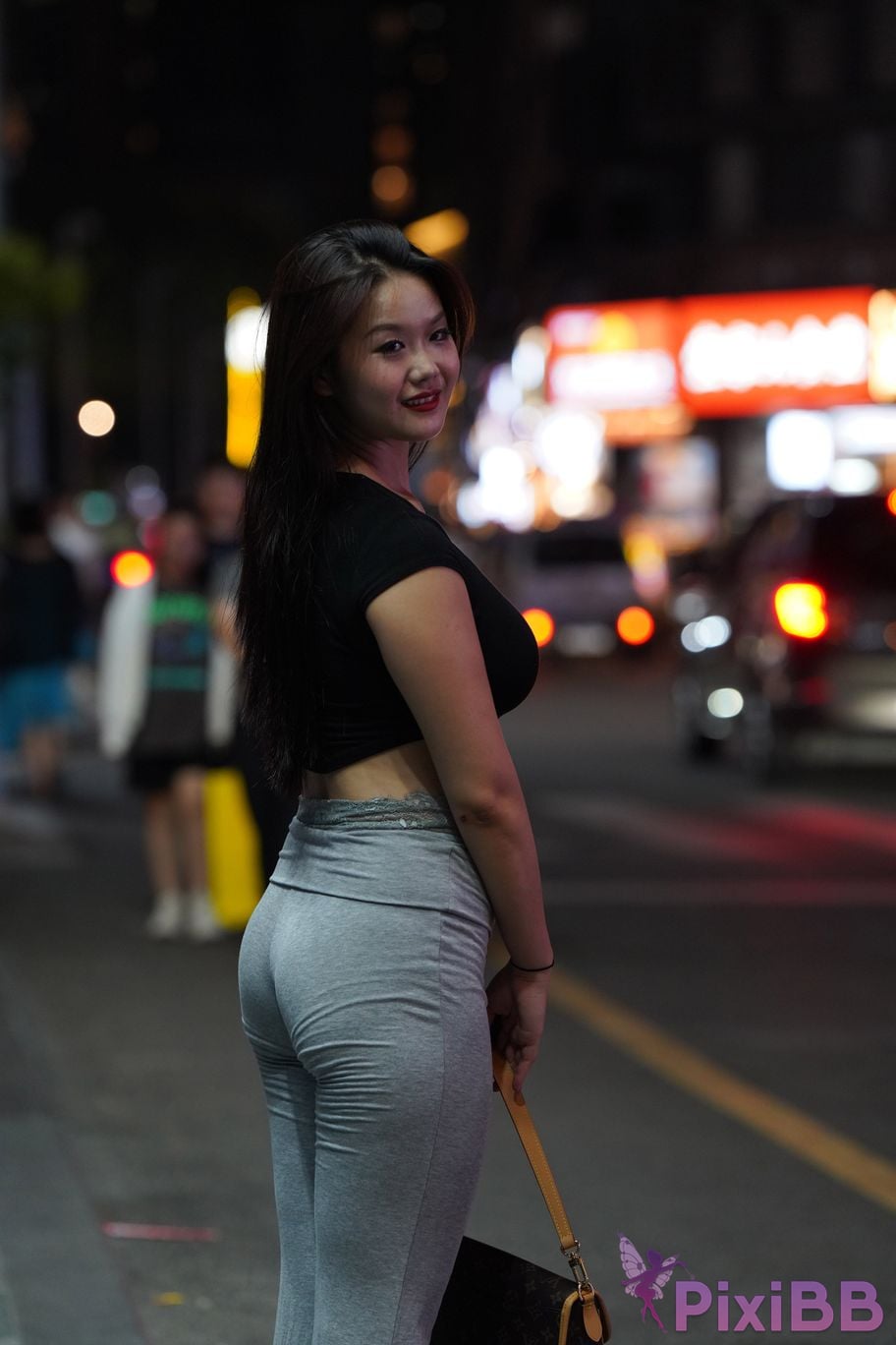 Featured Street Photography Works No.5435 Plump and attractive young woman PixiBB.COM 112