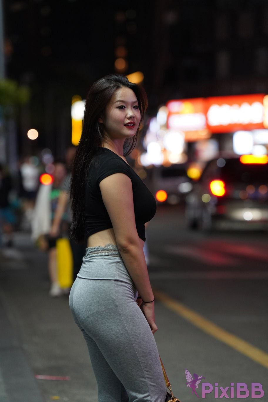 Featured Street Photography Works No.5435 Plump and attractive young woman PixiBB.COM 113