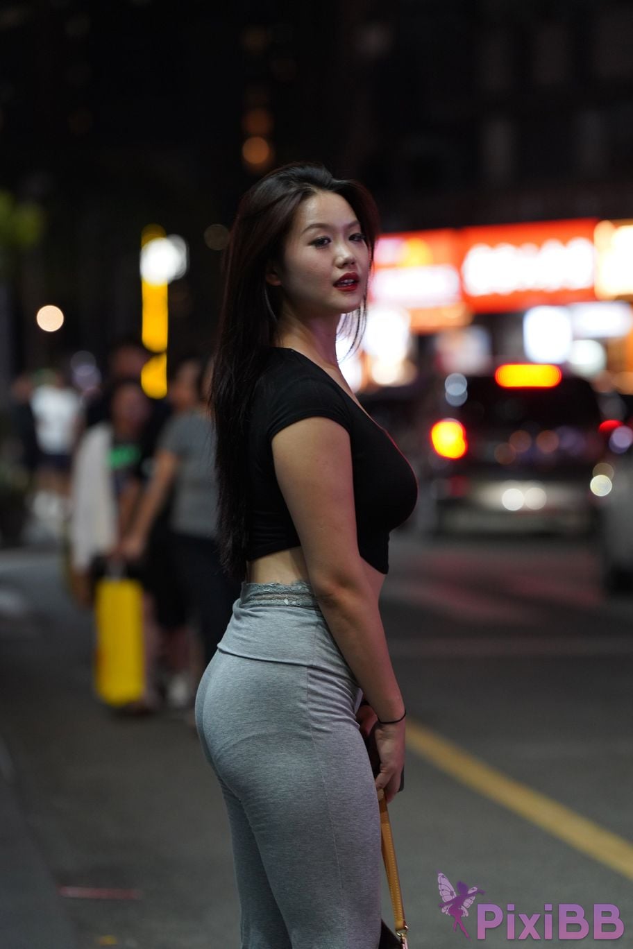 Featured Street Photography Works No.5435 Plump and attractive young woman PixiBB.COM 114