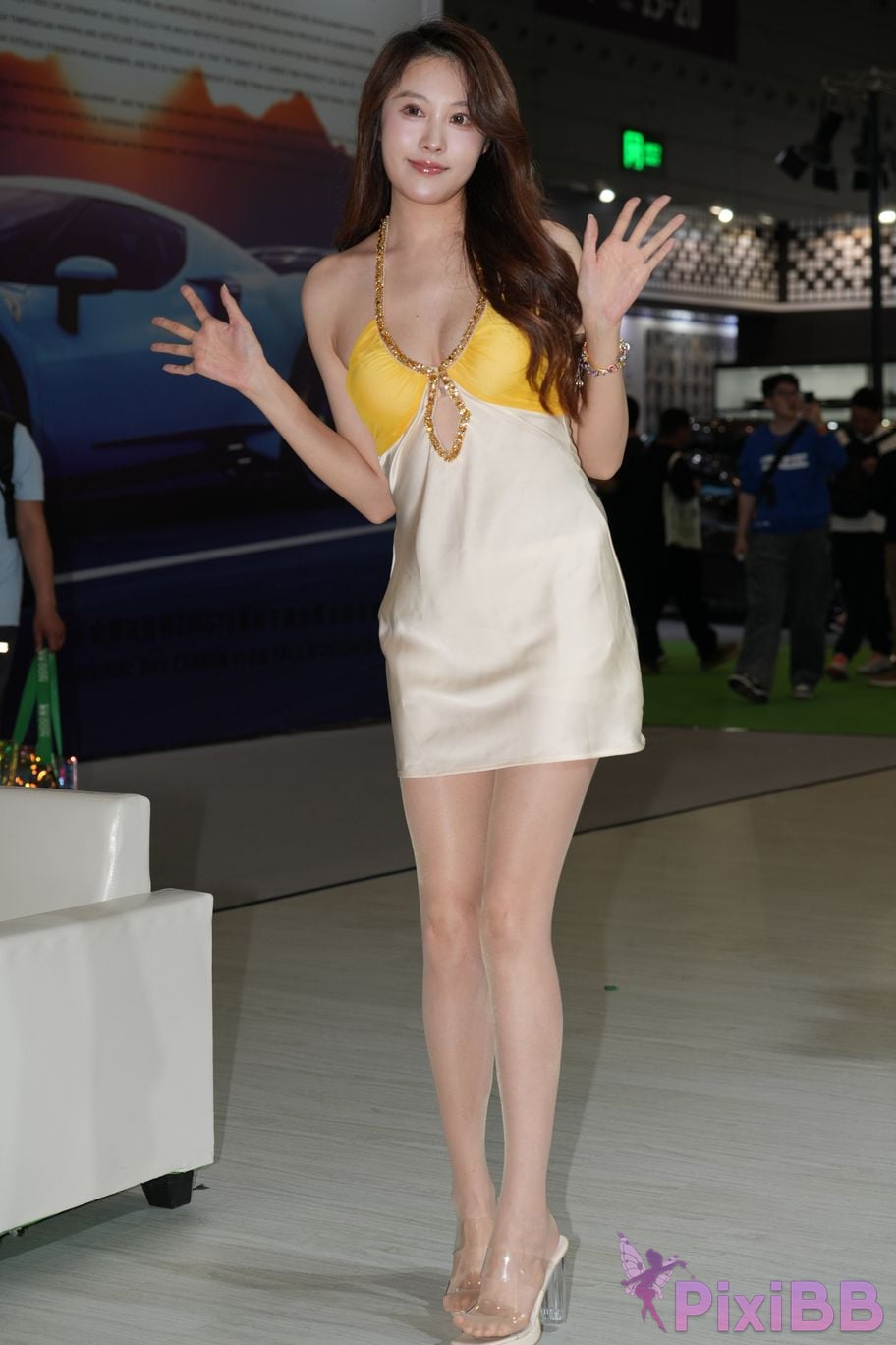 Featured Street Photography Works No.5437 Car model with beautiful legs in suspender skirt PixiBB.COM 077