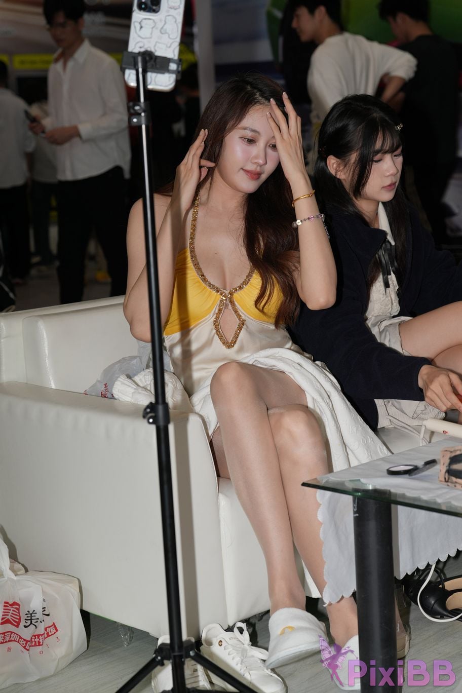 Featured Street Photography Works No.5437 Car model with beautiful legs in suspender skirt PixiBB.COM 110