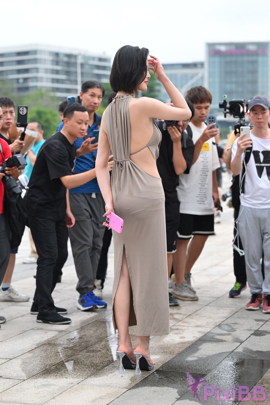 Featured Street Photography Works No.5440 Elegant gray long skirt PixiBB.COM 001