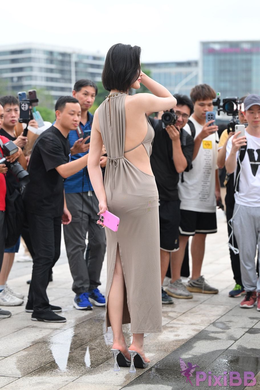 Featured Street Photography Works No.5440 Elegant gray long skirt PixiBB.COM 003