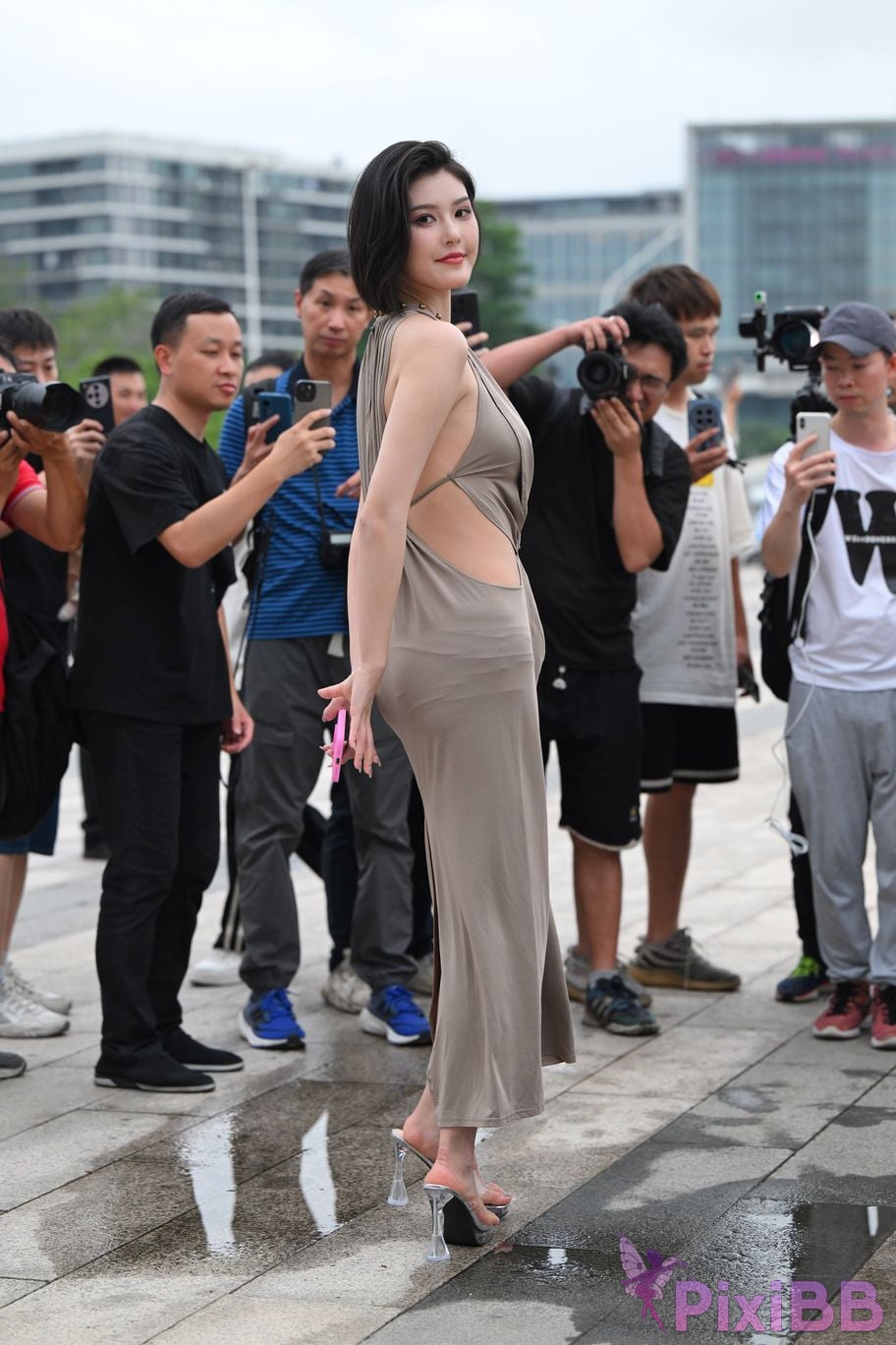 Featured Street Photography Works No.5440 Elegant gray long skirt PixiBB.COM 008