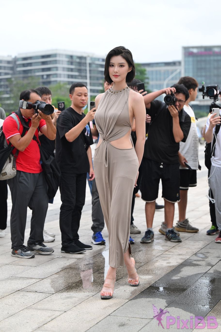 Featured Street Photography Works No.5440 Elegant gray long skirt PixiBB.COM 009