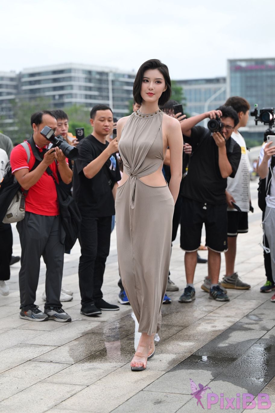 Featured Street Photography Works No.5440 Elegant gray long skirt PixiBB.COM 010