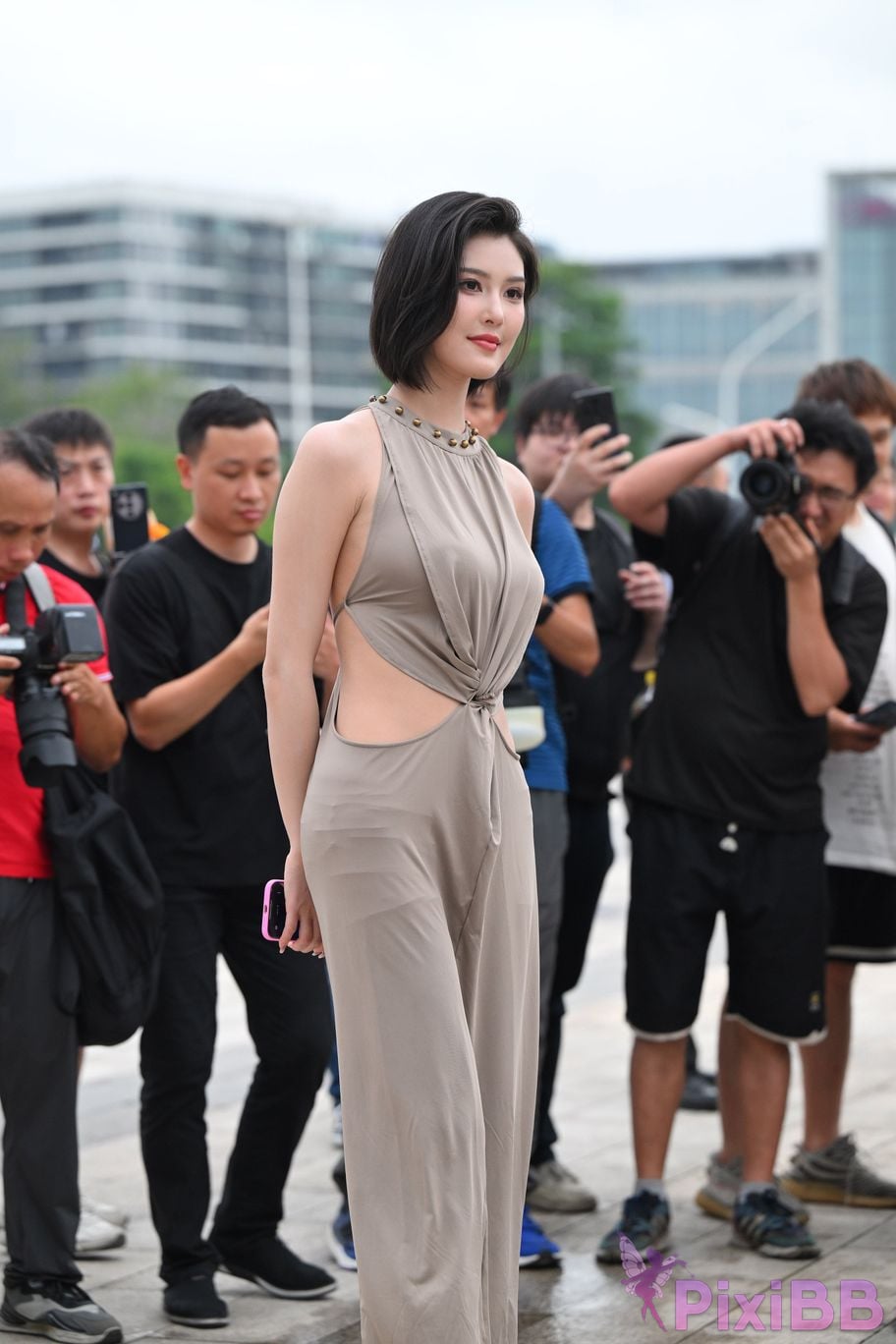 Featured Street Photography Works No.5440 Elegant gray long skirt PixiBB.COM 011