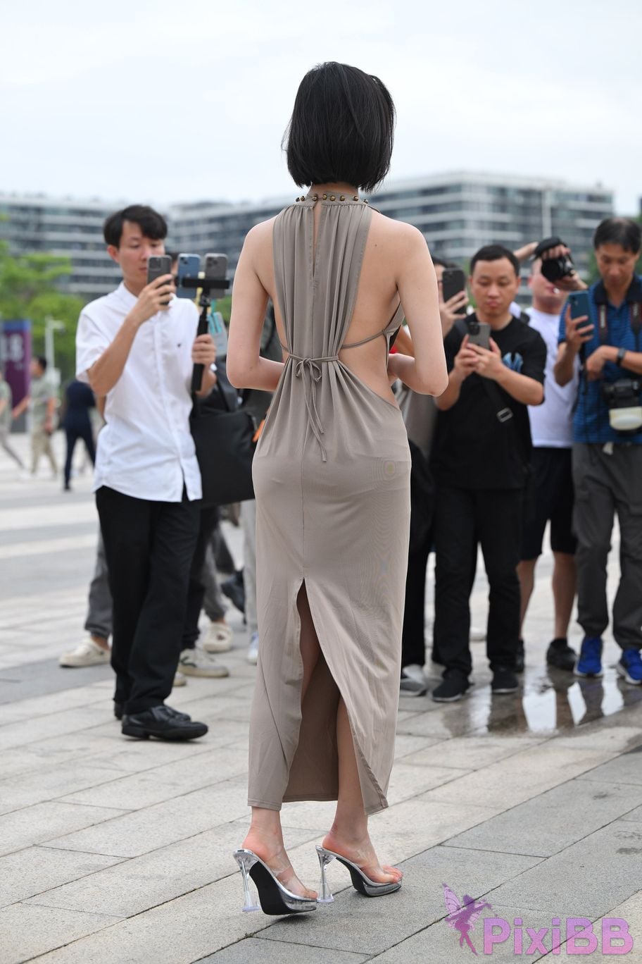 Featured Street Photography Works No.5440 Elegant gray long skirt PixiBB.COM 027