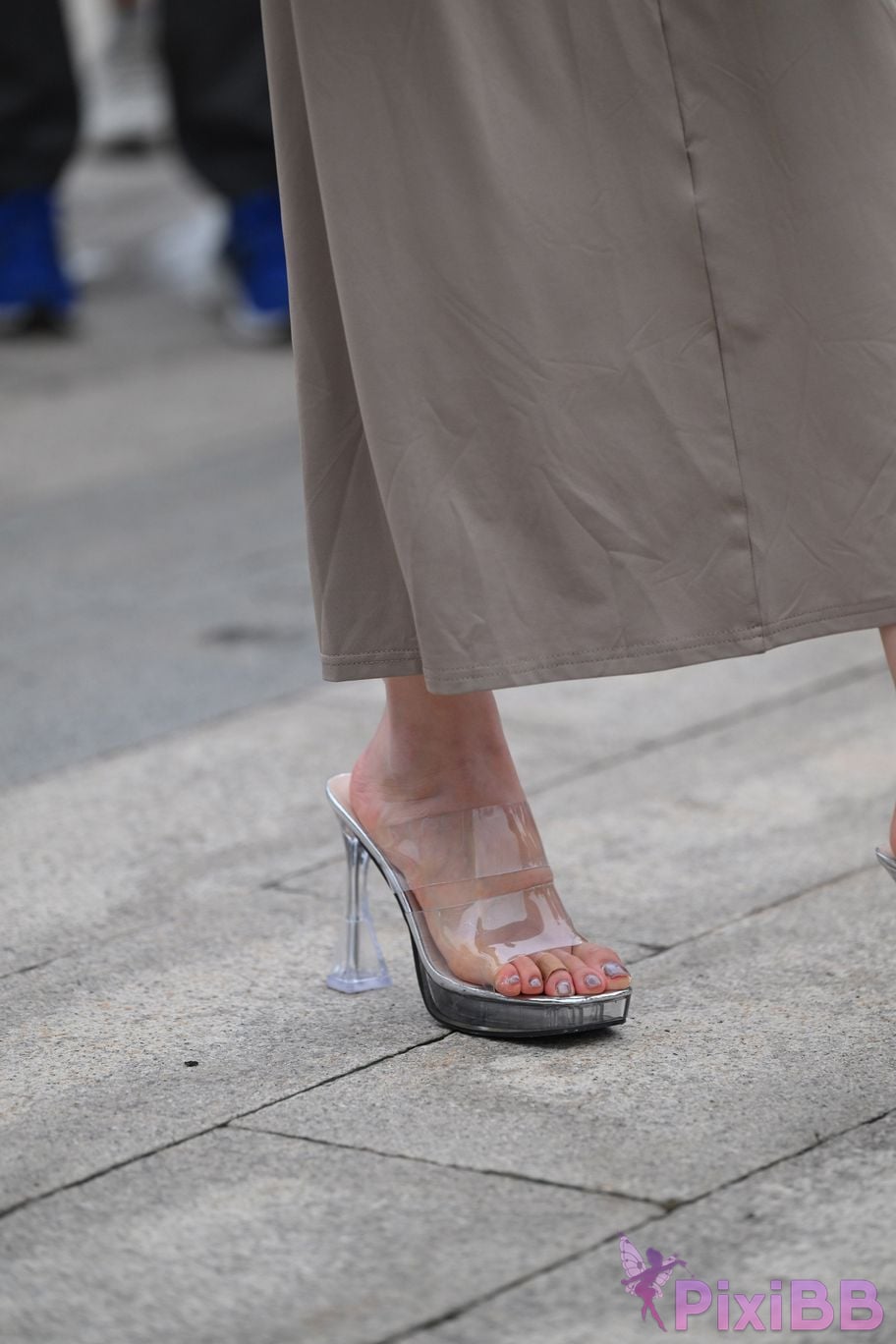 Featured Street Photography Works No.5440 Elegant gray long skirt PixiBB.COM 039