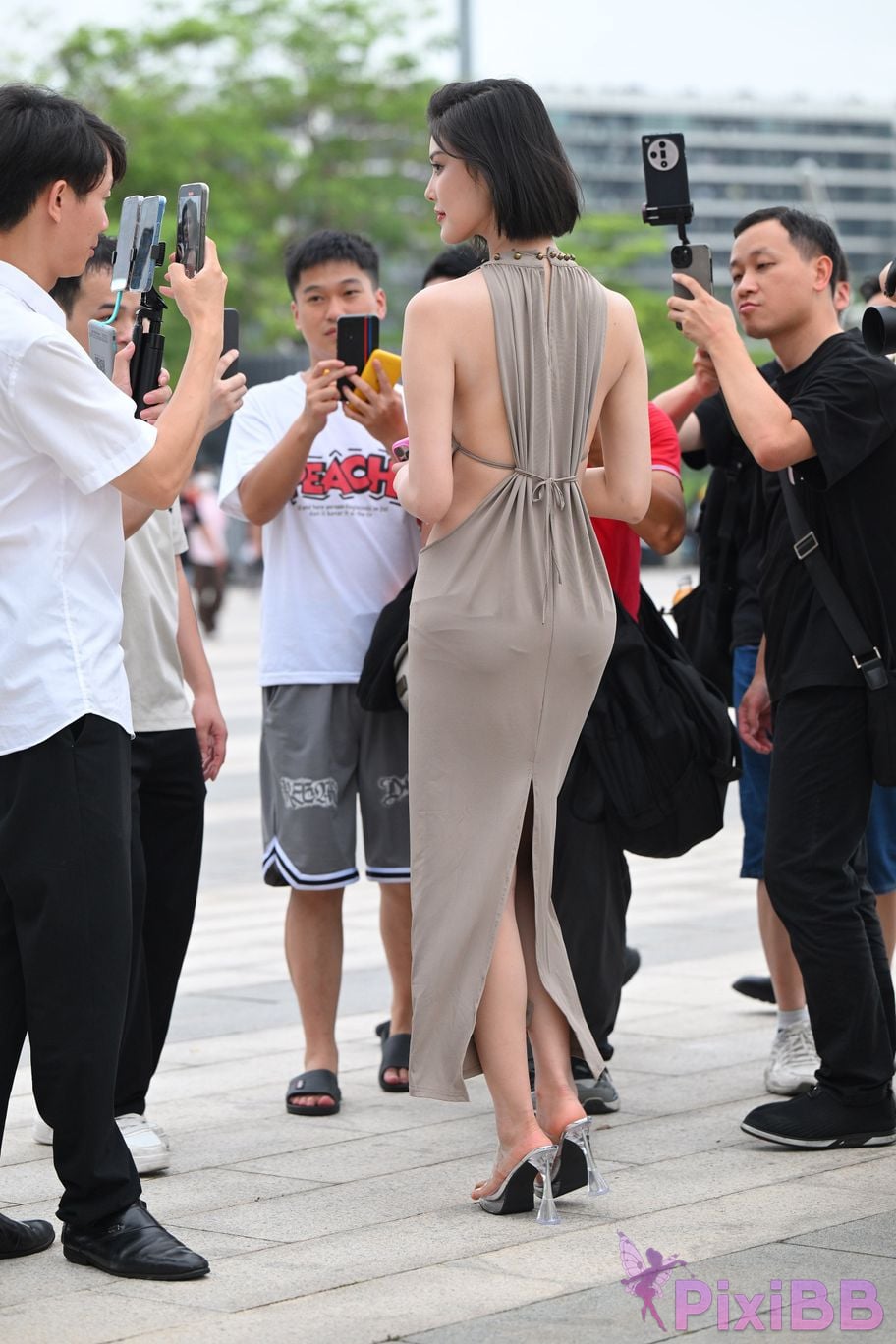 Featured Street Photography Works No.5440 Elegant gray long skirt PixiBB.COM 040