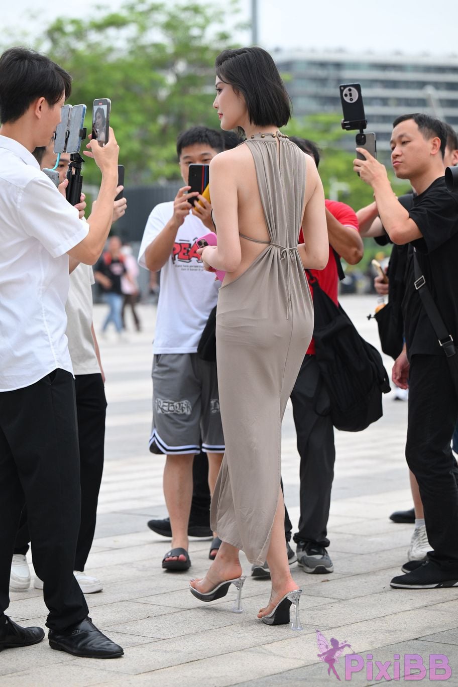 Featured Street Photography Works No.5440 Elegant gray long skirt PixiBB.COM 041