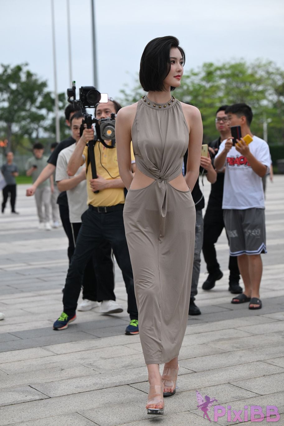 Featured Street Photography Works No.5440 Elegant gray long skirt PixiBB.COM 043