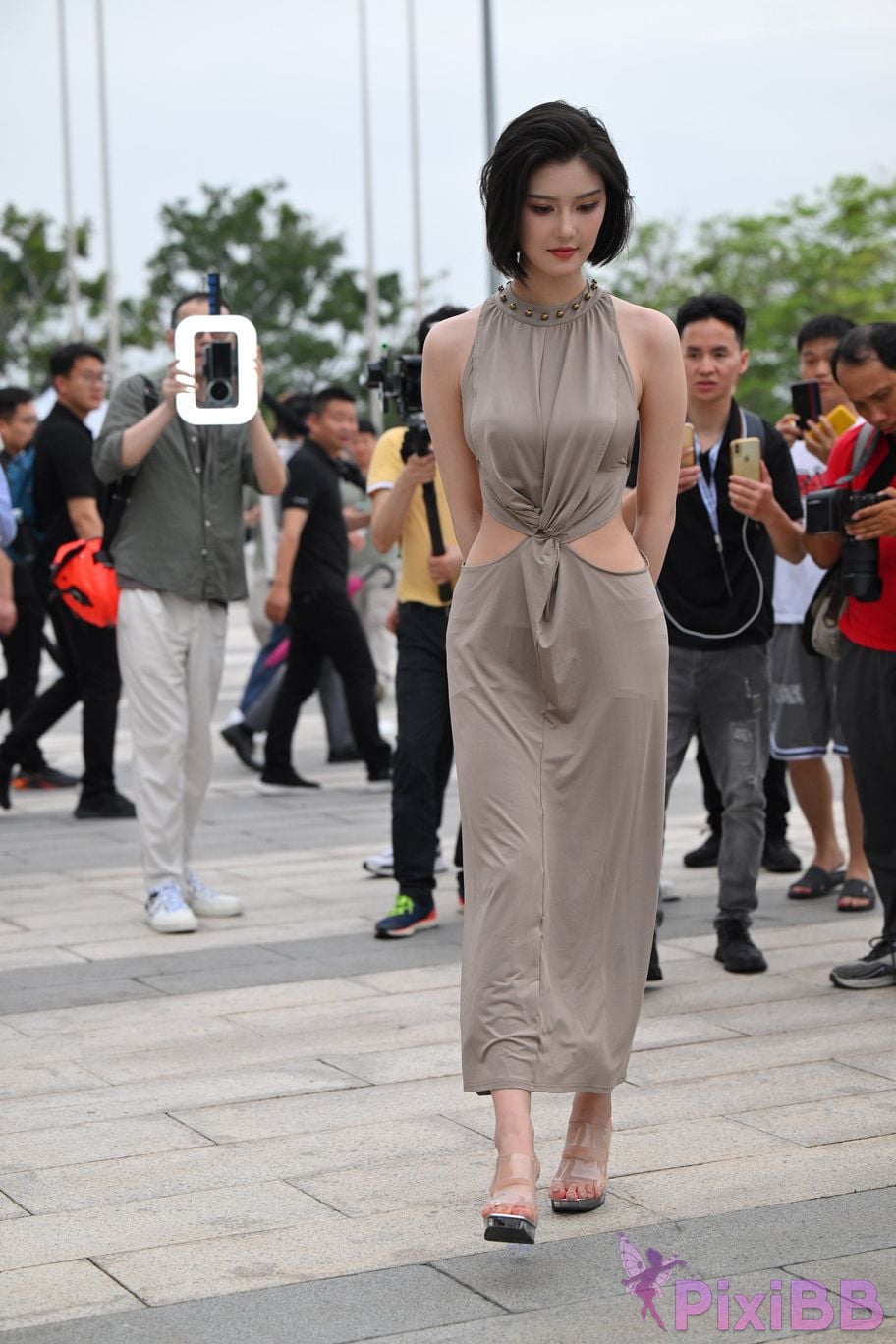 Featured Street Photography Works No.5440 Elegant gray long skirt PixiBB.COM 044