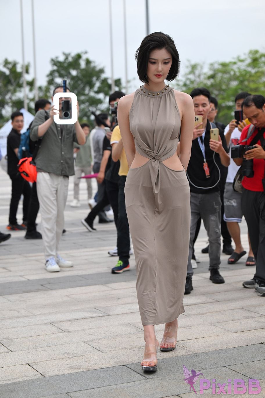 Featured Street Photography Works No.5440 Elegant gray long skirt PixiBB.COM 045