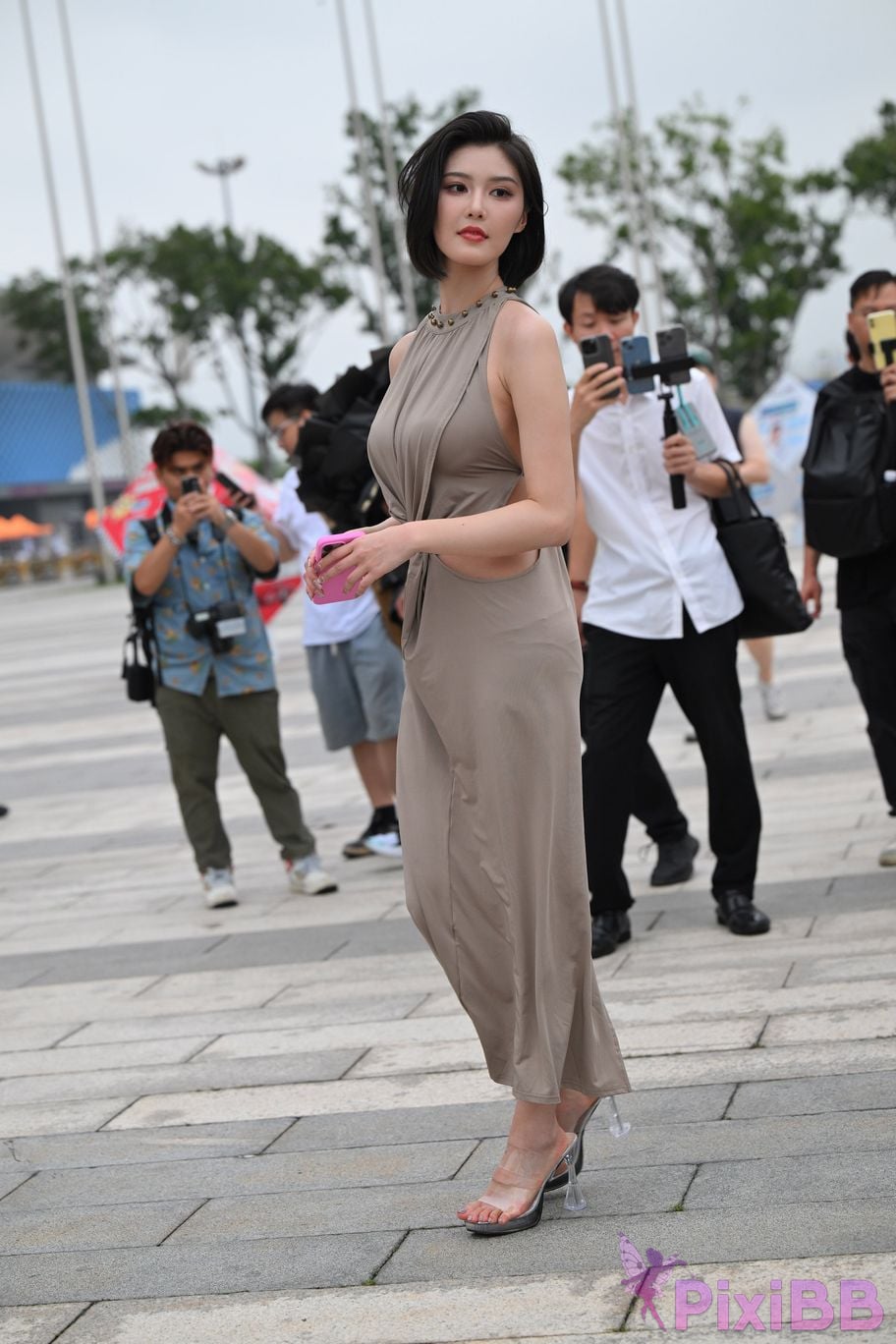 Featured Street Photography Works No.5440 Elegant gray long skirt PixiBB.COM 075