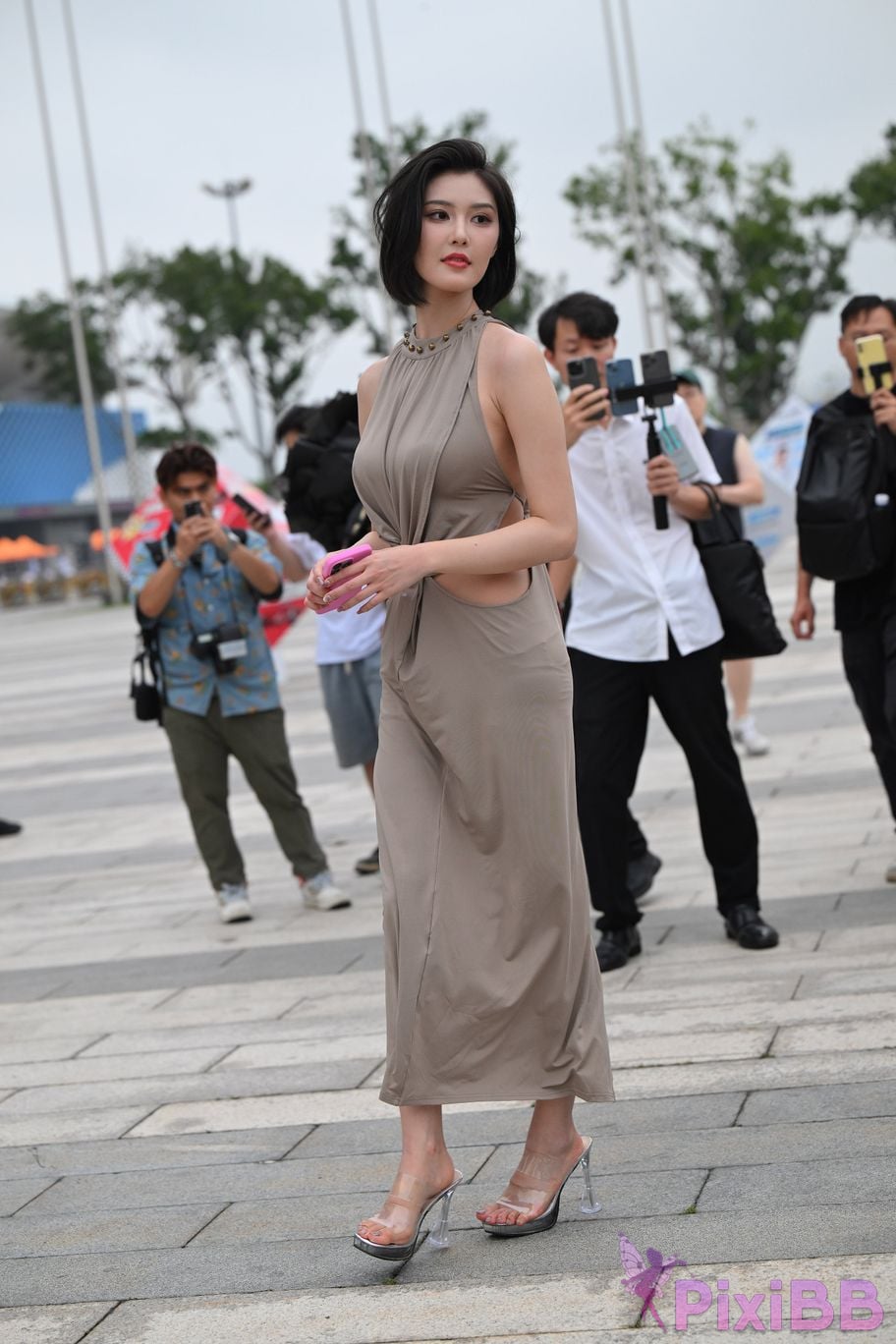 Featured Street Photography Works No.5440 Elegant gray long skirt PixiBB.COM 076