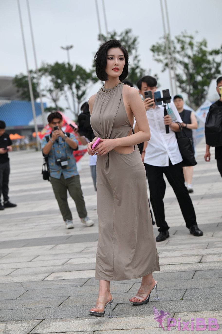 Featured Street Photography Works No.5440 Elegant gray long skirt PixiBB.COM 077