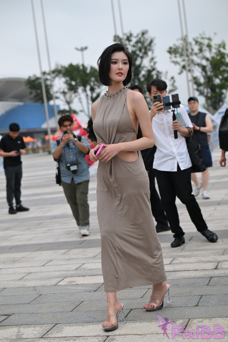 Featured Street Photography Works No.5440 Elegant gray long skirt PixiBB.COM 078