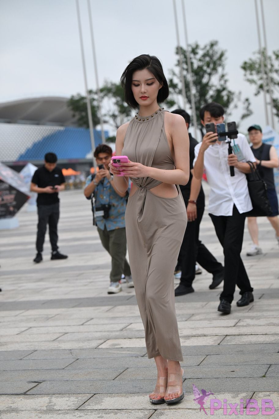 Featured Street Photography Works No.5440 Elegant gray long skirt PixiBB.COM 080