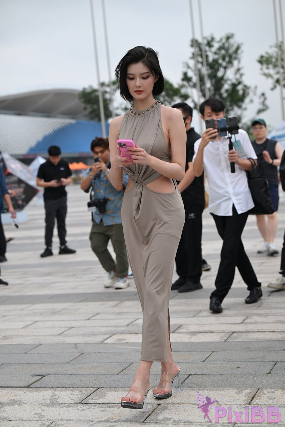 Featured Street Photography Works No.5440 Elegant gray long skirt PixiBB.COM 081
