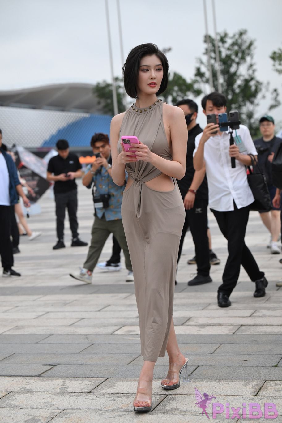 Featured Street Photography Works No.5440 Elegant gray long skirt PixiBB.COM 082