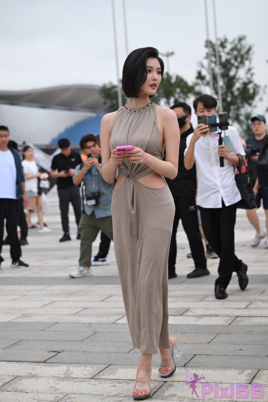 Featured Street Photography Works No.5440 Elegant gray long skirt PixiBB.COM 083