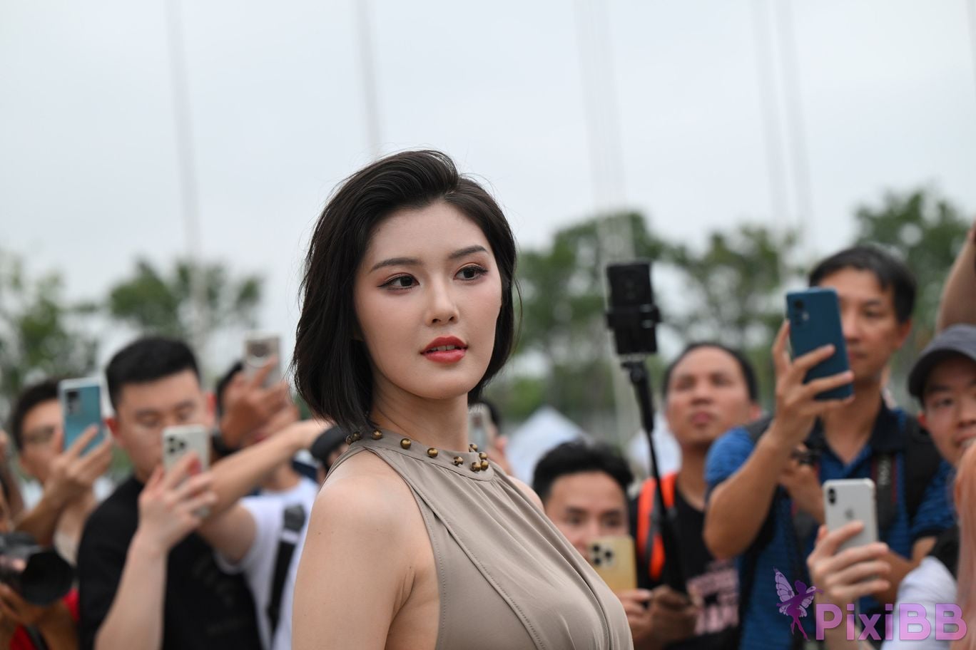 Featured Street Photography Works No.5440 Elegant gray long skirt PixiBB.COM 084