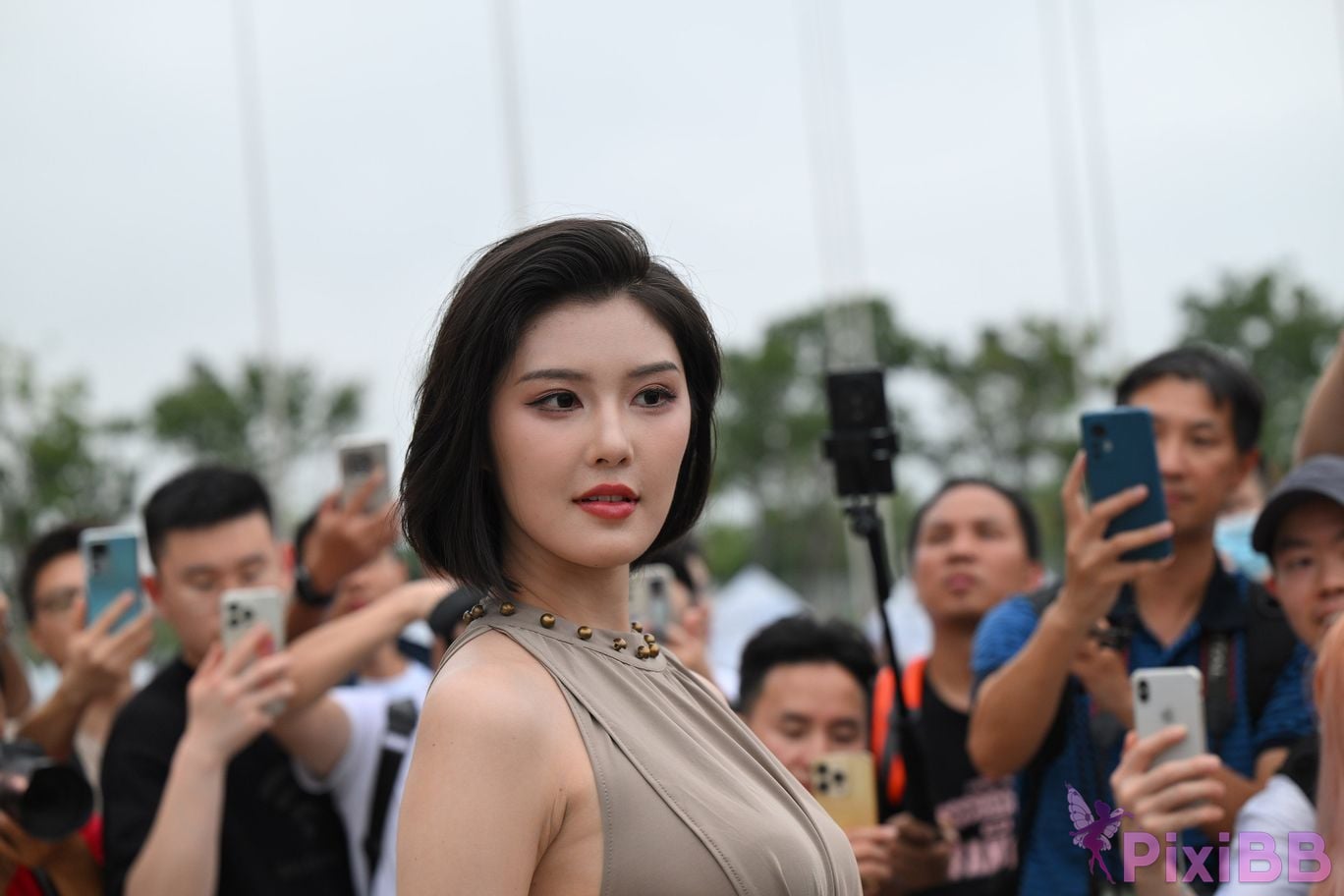 Featured Street Photography Works No.5440 Elegant gray long skirt PixiBB.COM 085