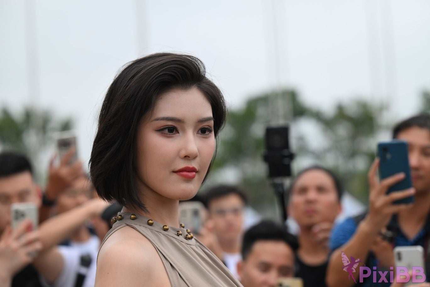 Featured Street Photography Works No.5440 Elegant gray long skirt PixiBB.COM 086