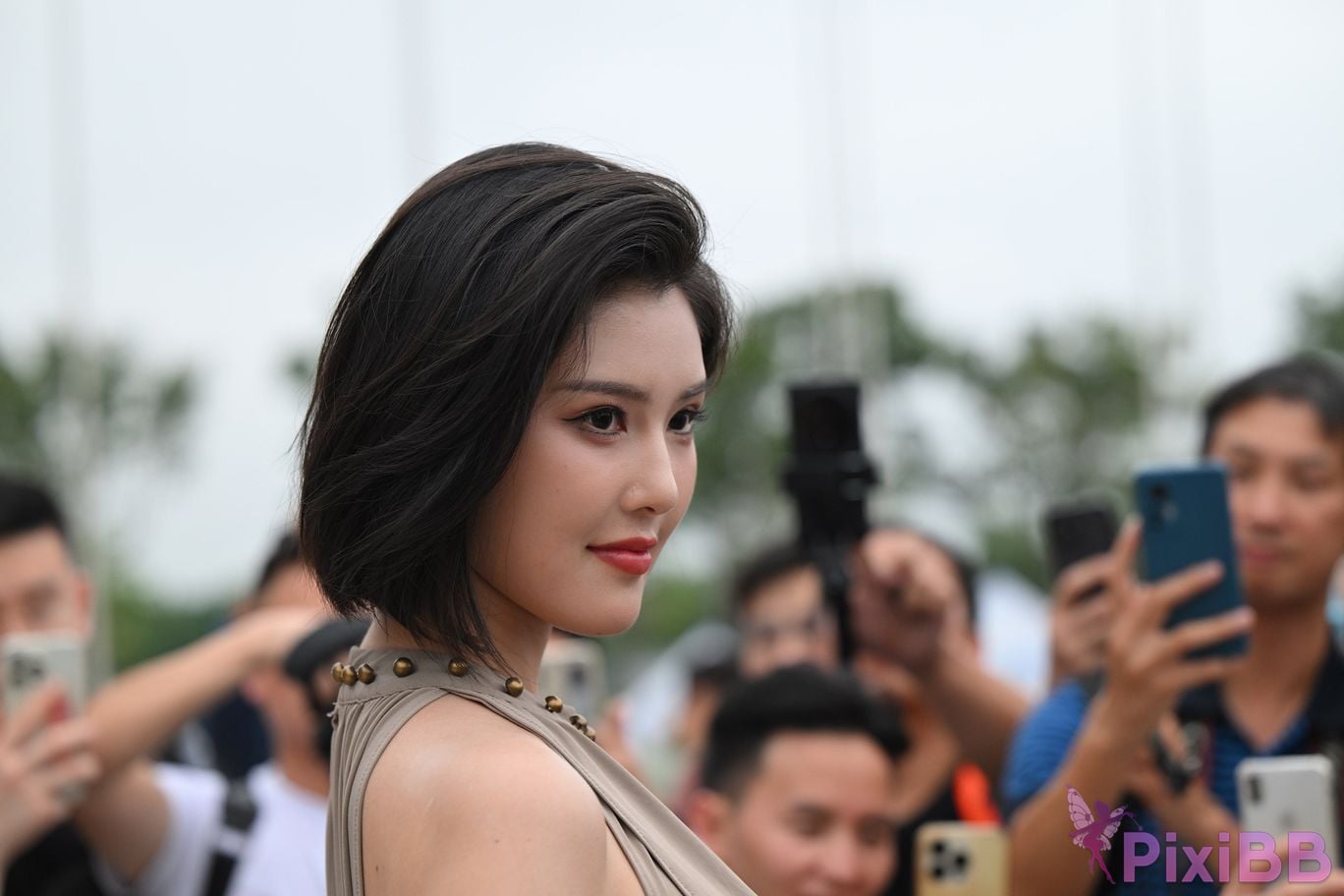 Featured Street Photography Works No.5440 Elegant gray long skirt PixiBB.COM 090