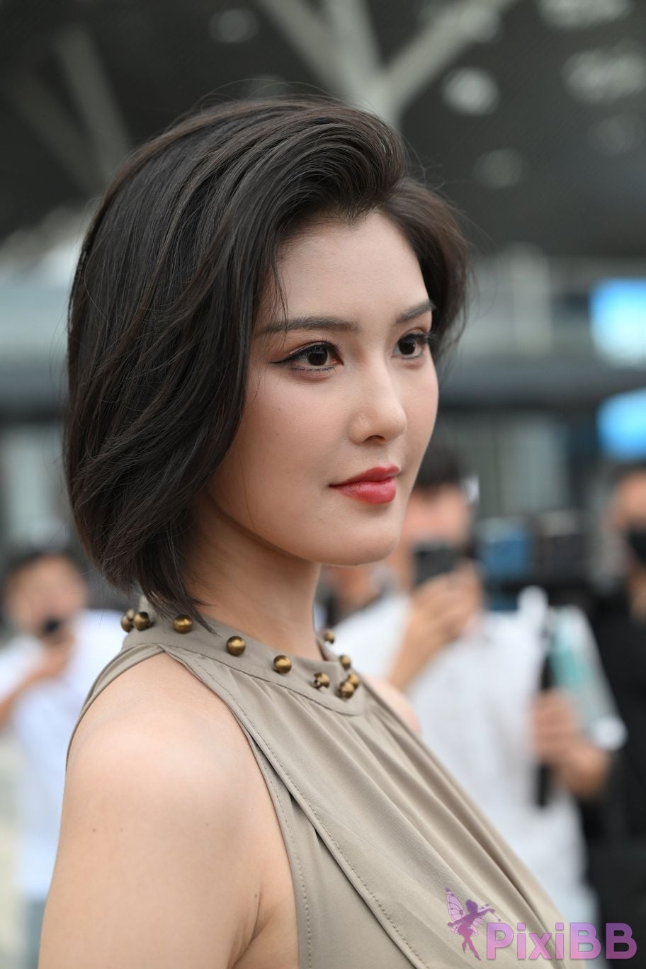 Featured Street Photography Works No.5440 Elegant gray long skirt PixiBB.COM 100