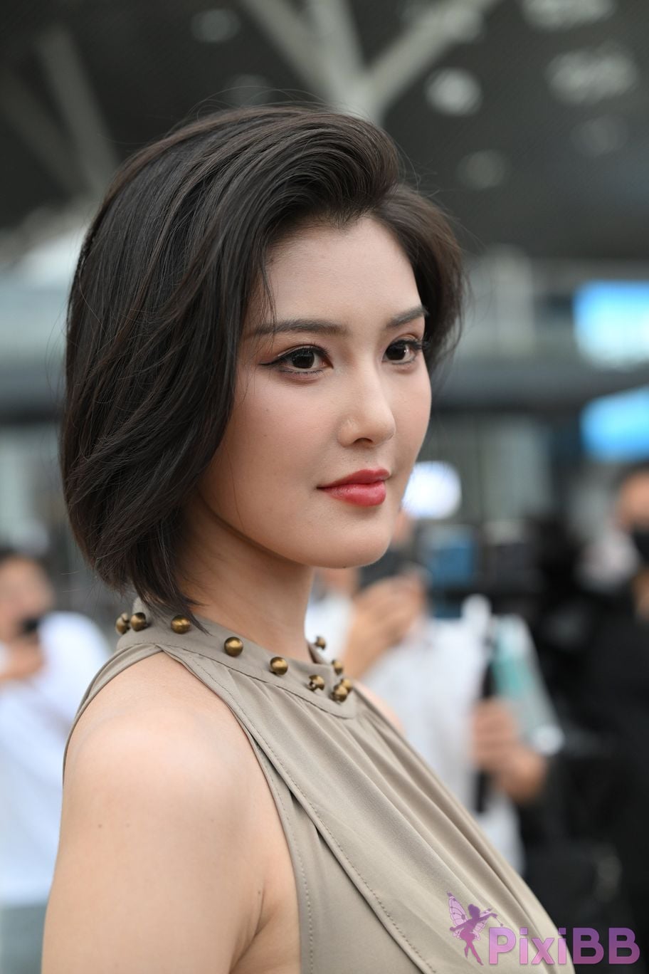 Featured Street Photography Works No.5440 Elegant gray long skirt PixiBB.COM 101