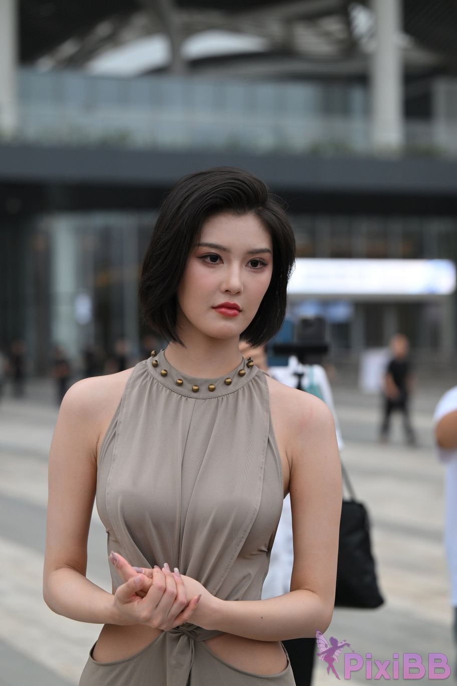 Featured Street Photography Works No.5440 Elegant gray long skirt PixiBB.COM 104