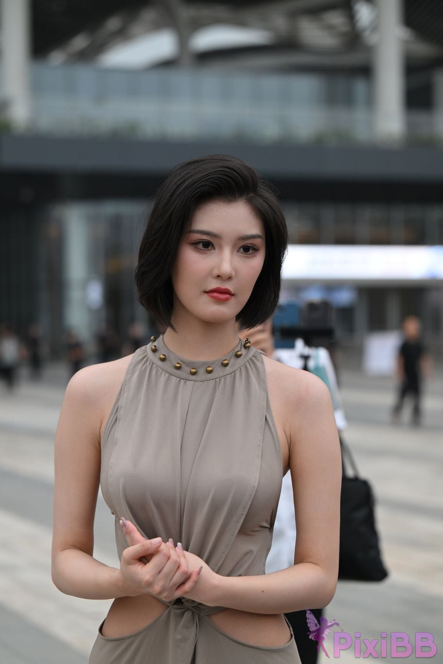 Featured Street Photography Works No.5440 Elegant gray long skirt PixiBB.COM 105