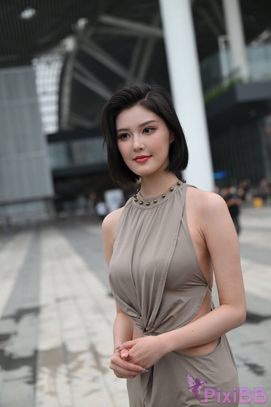 Featured Street Photography Works No.5440 Elegant gray long skirt PixiBB.COM 122