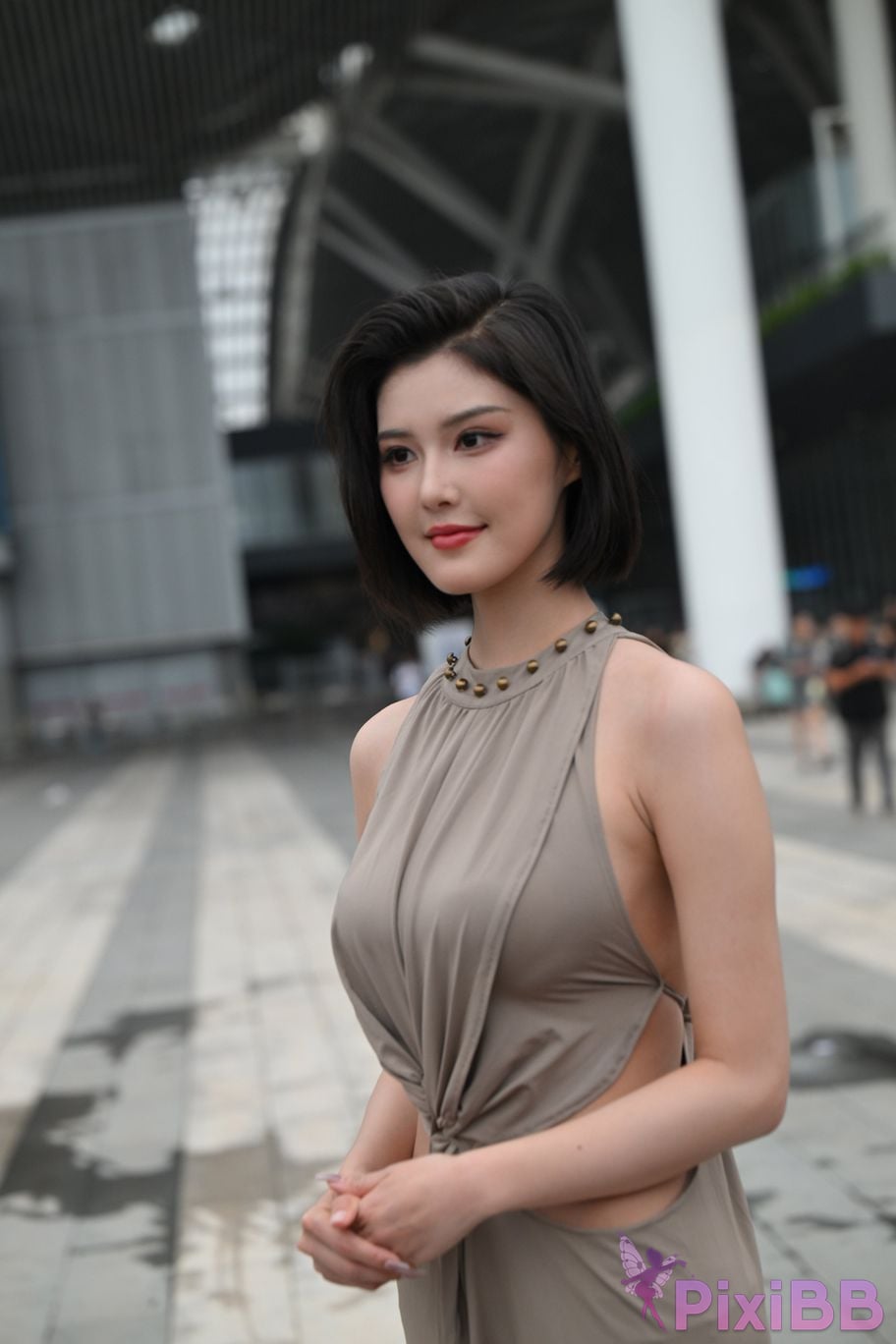 Featured Street Photography Works No.5440 Elegant gray long skirt PixiBB.COM 123