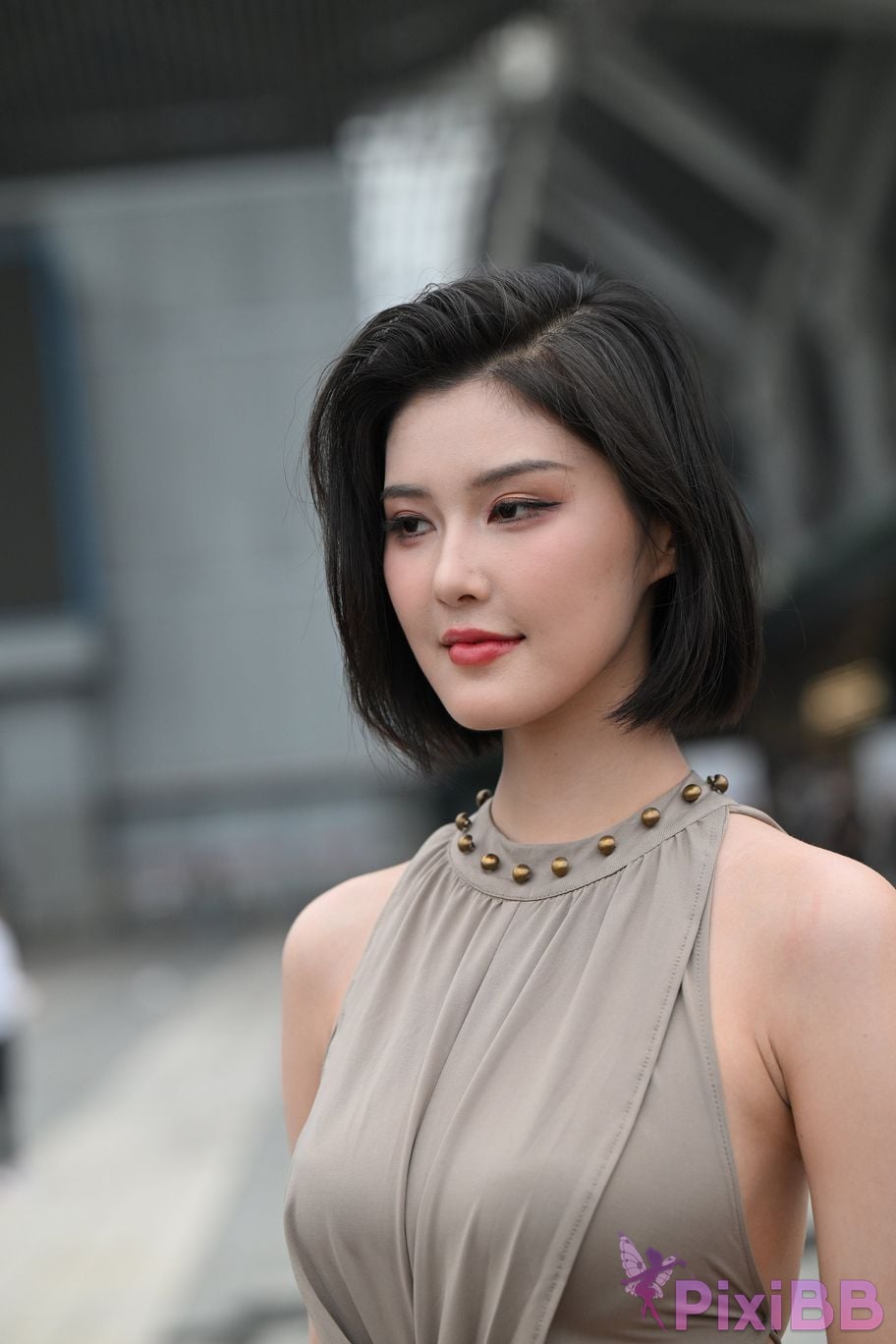 Featured Street Photography Works No.5440 Elegant gray long skirt PixiBB.COM 125