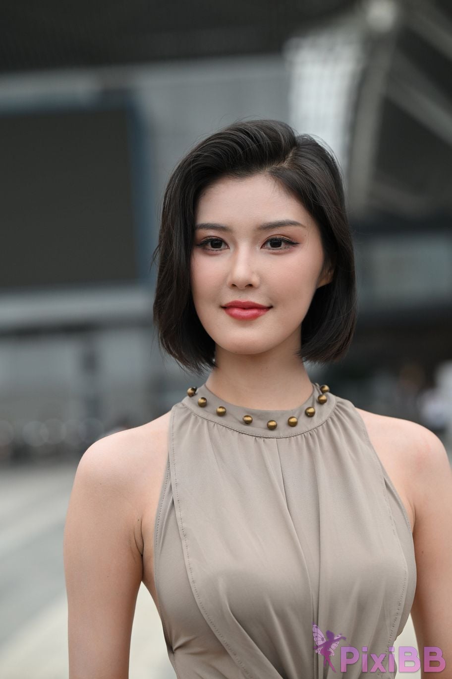 Featured Street Photography Works No.5440 Elegant gray long skirt PixiBB.COM 130