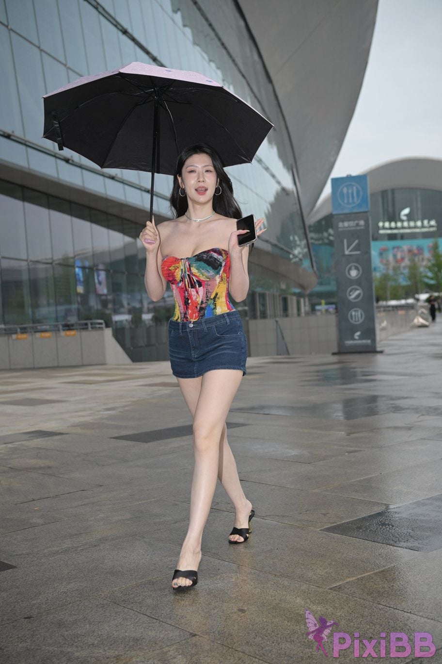 Featured Street Photography Works No.5451 Denim shorts after the rain PixiBB.COM 010