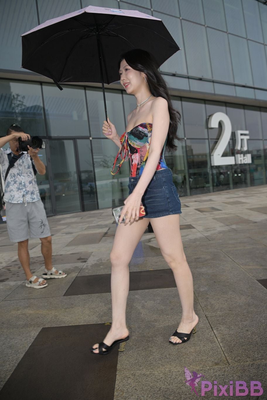Featured Street Photography Works No.5451 Denim shorts after the rain PixiBB.COM 020