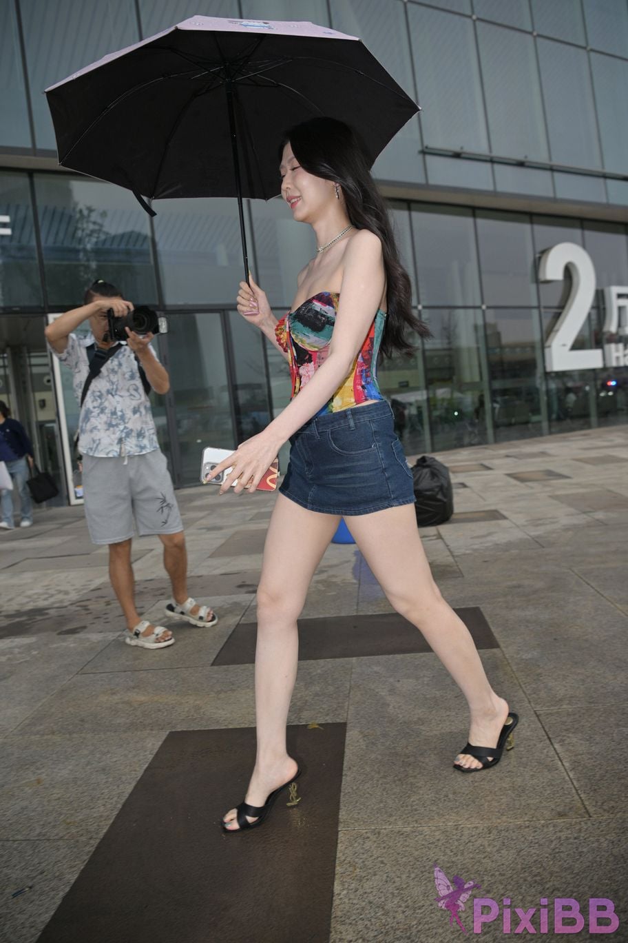 Featured Street Photography Works No.5451 Denim shorts after the rain PixiBB.COM 021