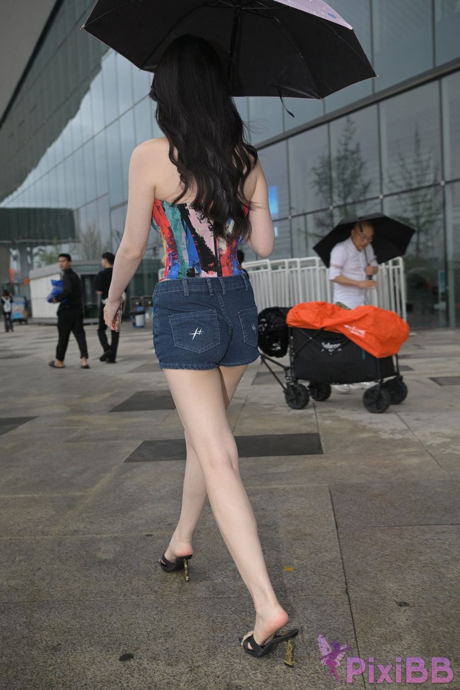 Featured Street Photography Works No.5451 Denim shorts after the rain PixiBB.COM 025