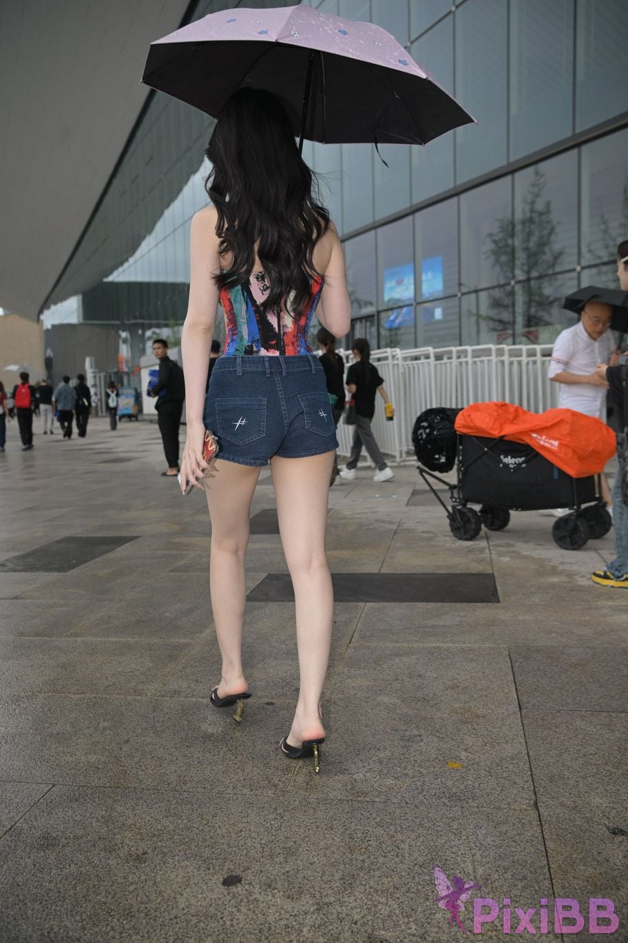 Featured Street Photography Works No.5451 Denim shorts after the rain PixiBB.COM 027