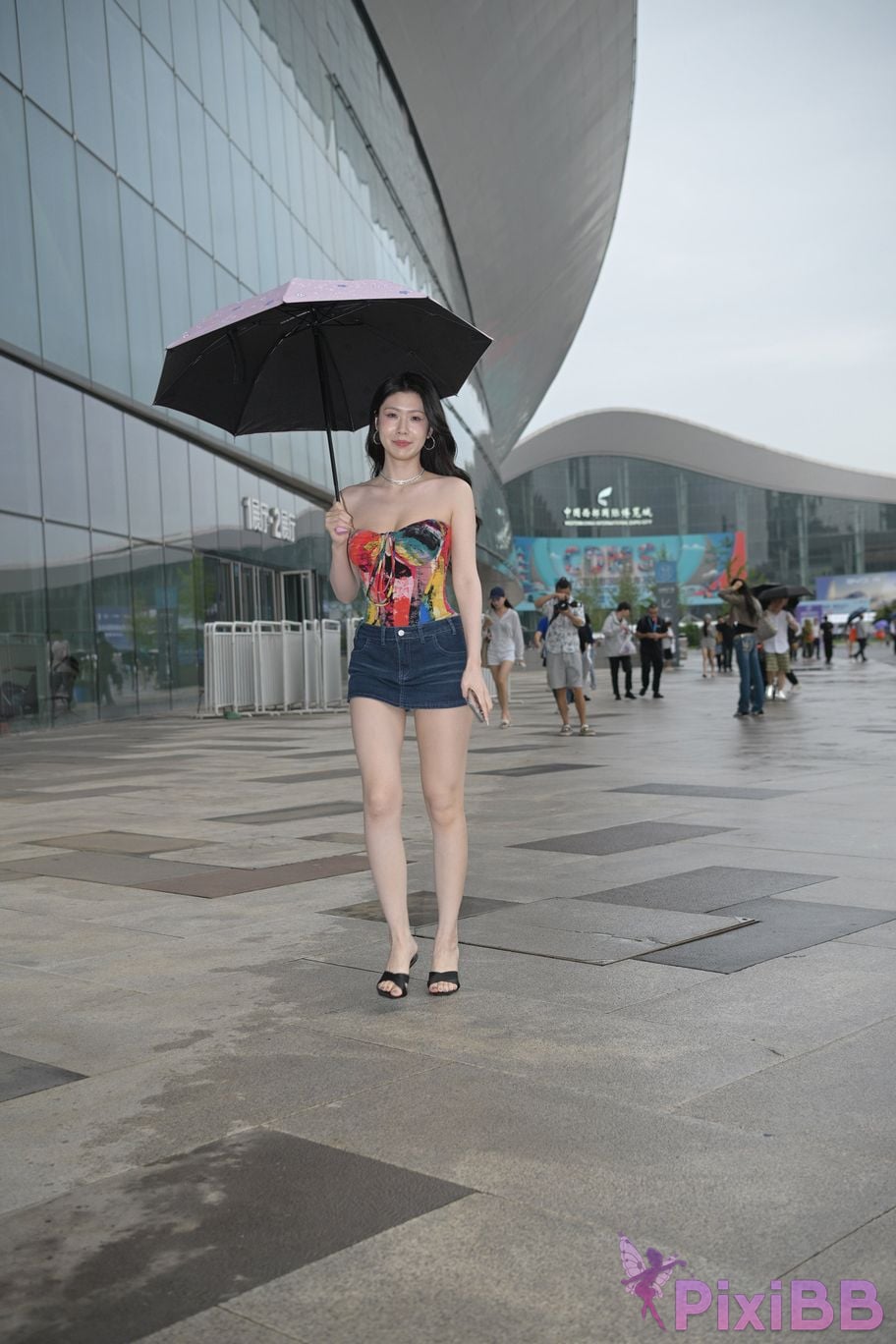 Featured Street Photography Works No.5451 Denim shorts after the rain PixiBB.COM 041